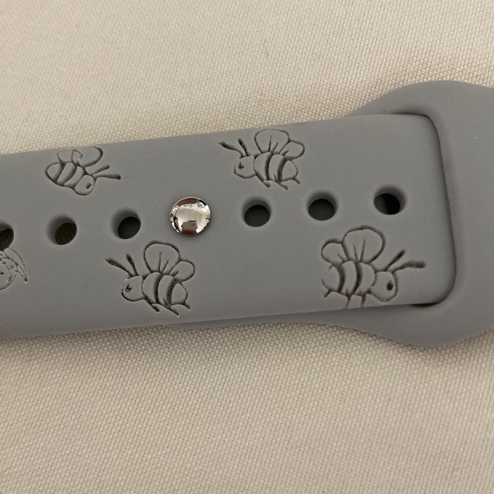 Apple Watch Winnie the Pooh Band - Picture 3 of 4